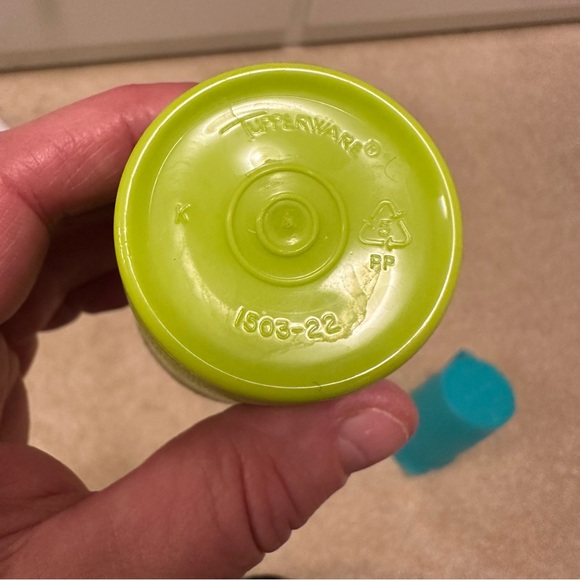 Tupperware Childrens Drinkware Set with Pitcher and Cups - Picture 7 of 8